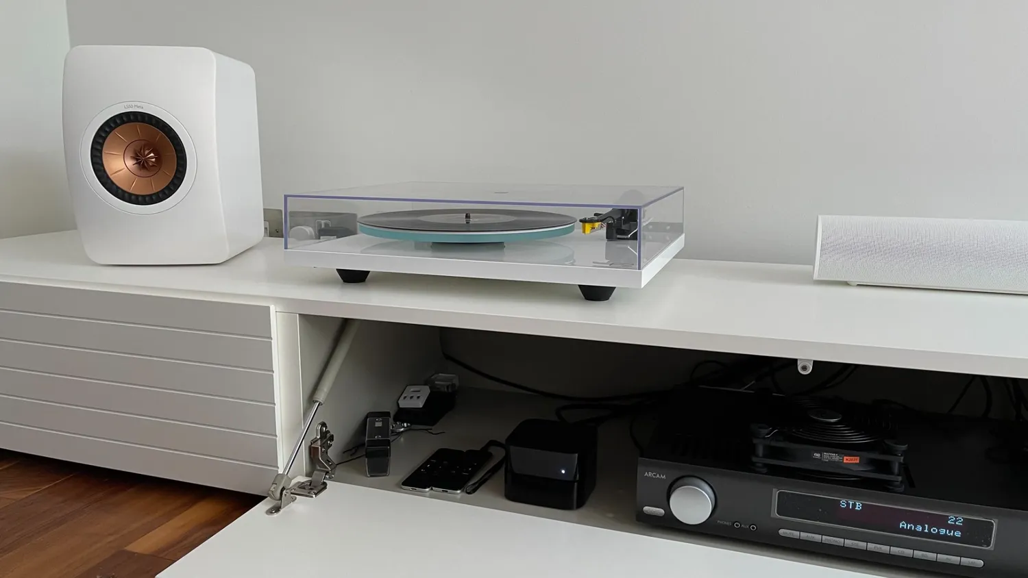 KEF LS50 Meta enceinte bibliothèque carbone 40-100 W