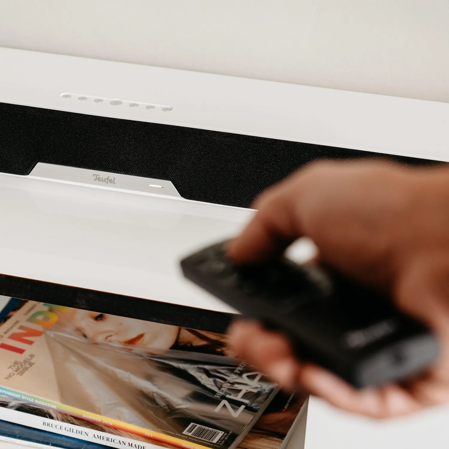 Teufel CINEBAR LUX barre de son blanche Bluetooth HDMI