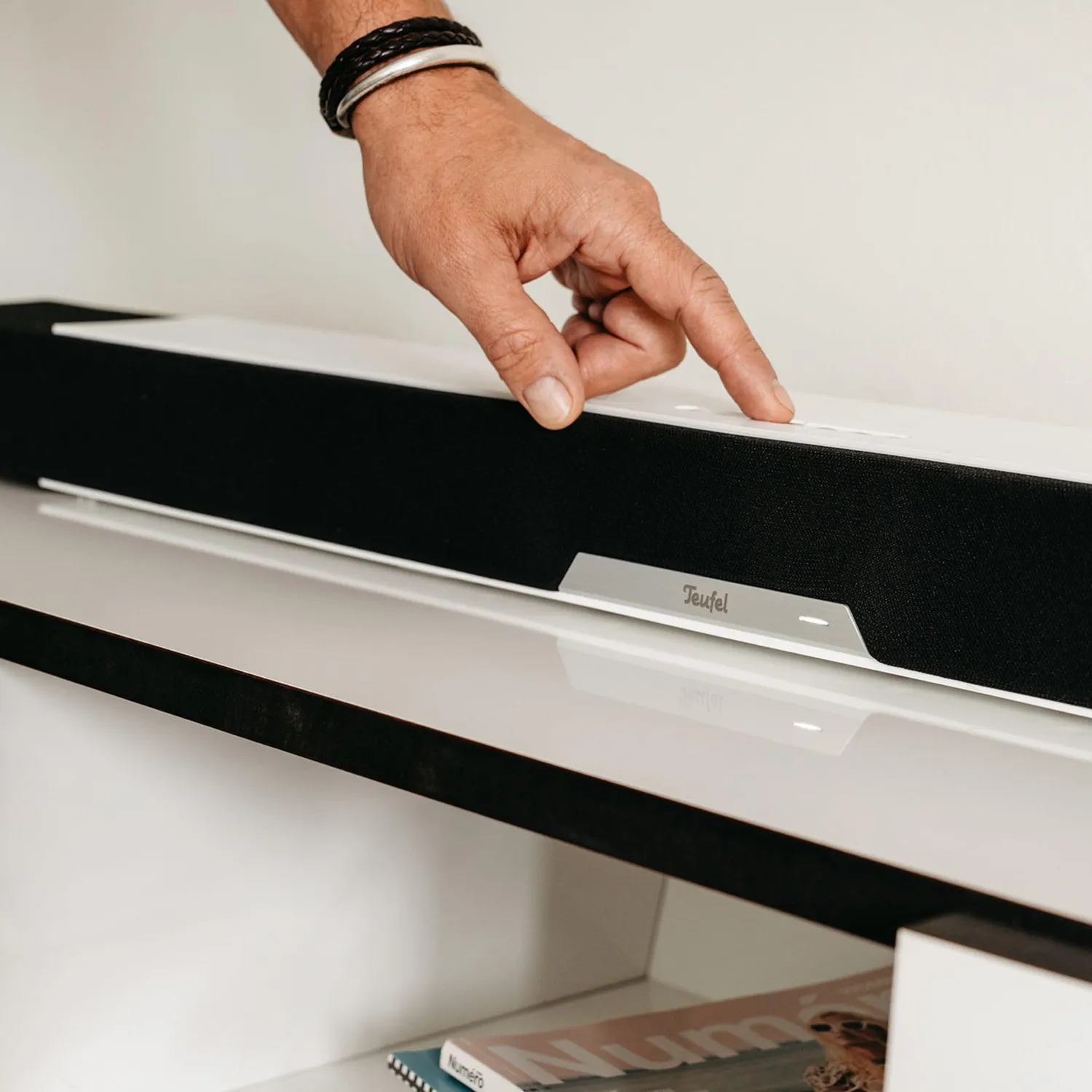 Teufel CINEBAR LUX barre de son blanche Bluetooth HDMI